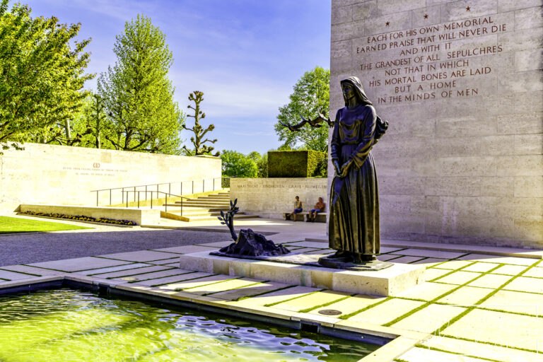 Indrukwekkende Vrede in Zuid-Limburg. Amerikaanse militaire begraafplaats Margraten herdenkt de gevallen helden. Plan je bezoek!