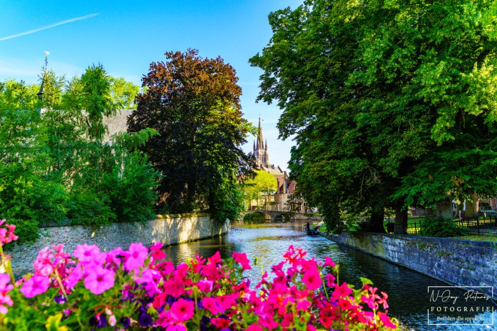 Mysterieus Begijnhof in Brugge in beeld. Zie hoe N-Joy Pictures historie vangt. Jouw project hier? Neem contact op voor een fotoshoot!