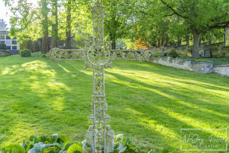 Begraafplaats Cauberg Valkenburg: Serene pracht & historie. N-Joy Pictures vangt de sfeer. Meer verstilde plekken? Ontdek!
