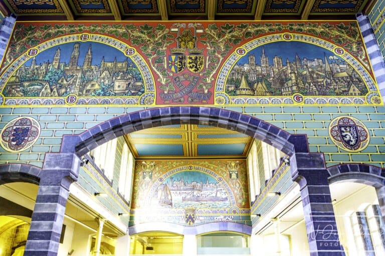 Dynamiek van Gent's Centraal Station in beeld. Zie hoe N-Joy Pictures moderne architectuur vangt. Jouw project hier? Neem contact op!