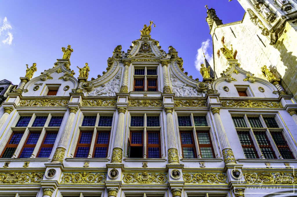 De Burg Brugge: Het historische hart van de stad. Ontdek Brugges pracht door N-Joy Pictures. Klik voor meer stadsfotografie projecten!