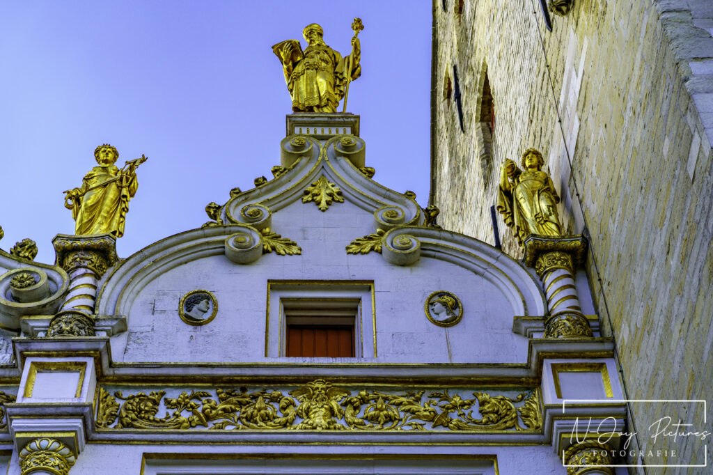 Brugs Stadhuis: Architecturale finesse vastgelegd. Laat N-Joy Pictures jouw erfgoed tonen. Meer weten? Contacteer ons nu!
