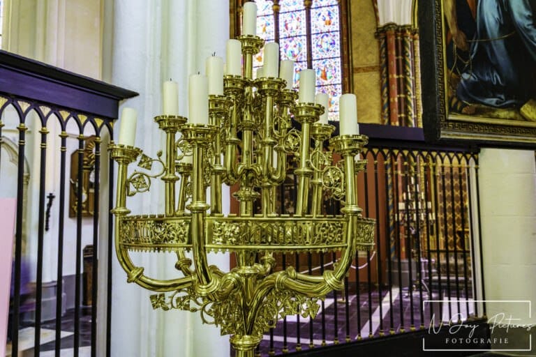 Icoon van Brugge, de O.L.V.-kerk, gevat in detail. Zie hoe N-Joy Pictures gotische kunst vangt. Jouw project hier? Neem contact op!