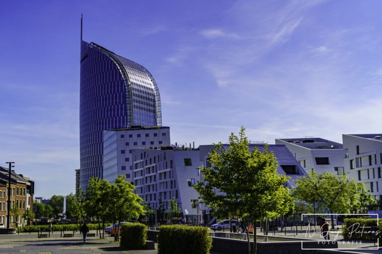 Paradis Toren Luik: Moderne architectuur die schittert! N-Joy Pictures vangt iconische lijnen. Meer Luik? Klik & contact!