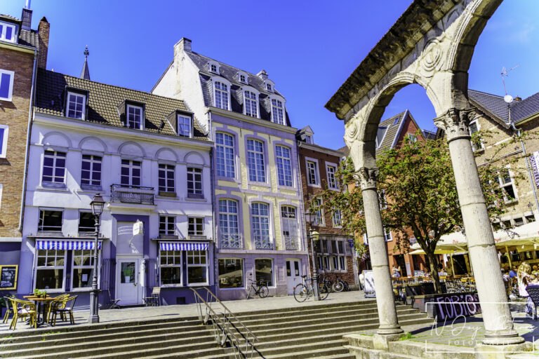 Aachen centrum: Historische grandeur in beeld! N-Joy Pictures vangt de architectuur. Meer stedelijke schoonheid? Klik & ontdek!