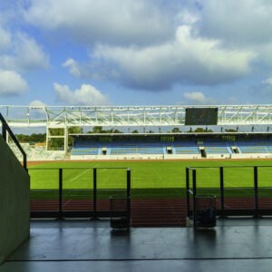 Dynamische stadsfotografie in Dresden: architectuur en emotie verbonden in het Heinz Steyer Stadion. Ontdek meer bij N-Joy Pictures.