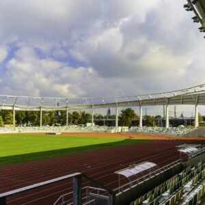 Dynamische stadsfotografie in Dresden: architectuur en emotie verbonden in het Heinz Steyer Stadion. Ontdek meer bij N-Joy Pictures.