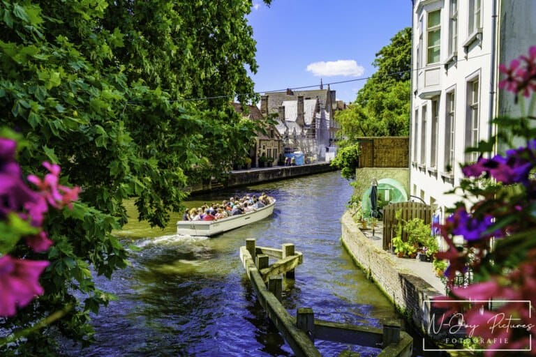 Sfeervolle stadsfoto van de Brugse Reien in Brugge – N-Joy Pictures toont kwaliteit, stijl en heldere fotografietarieven