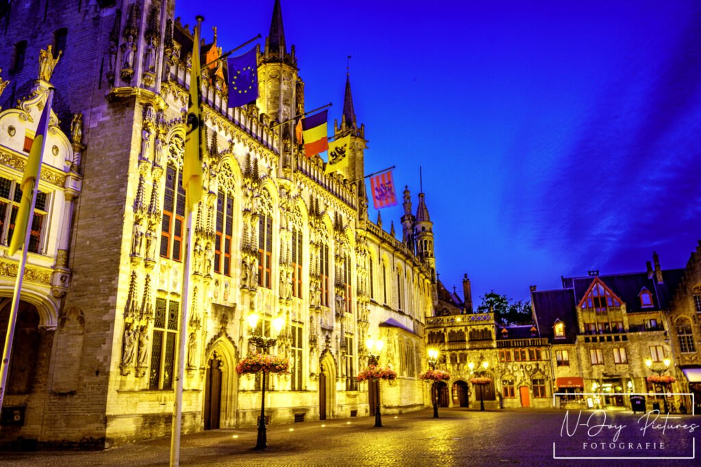 De Burg: Historisch hart van Brugge en Gent's charme. Ontdek pracht door N-Joy Pictures. Klik voor meer unieke stadsfotografie projecten!