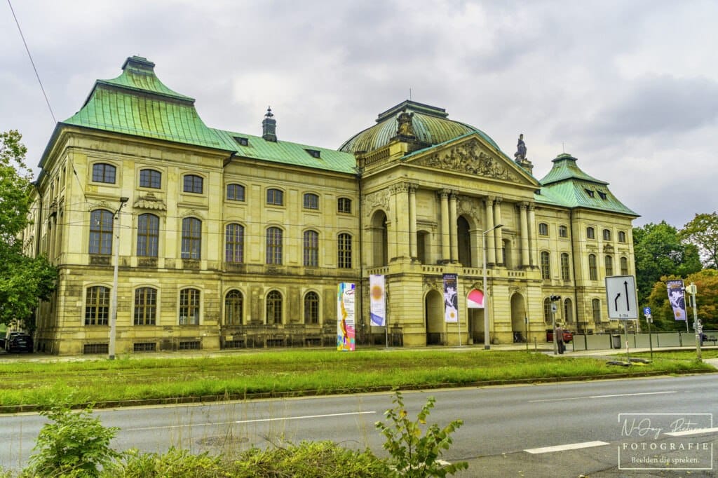 Dresden's Japanse Paleis: Historie vastgelegd. Laat N-Joy Pictures jouw architectuur tot leven brengen. Meer weten? Contacteer ons nu!