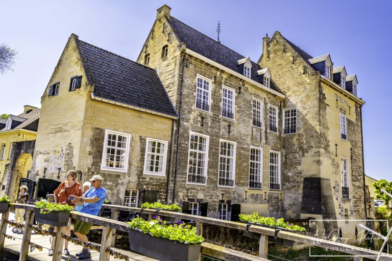 Imposant Kasteel Den Halder, meesterlijk vastgelegd. Stads- & arch.fotografie die boeit. Jouw erfgoed in beeld? Contact!