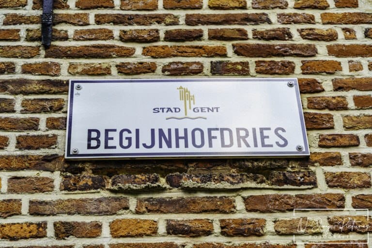 Gent's Sint-Elisabeth Begijnhof: Tijdloze rust in beeld. Laat N-Joy Pictures jouw stadsvisie tonen. Meer weten? Contacteer ons nu!