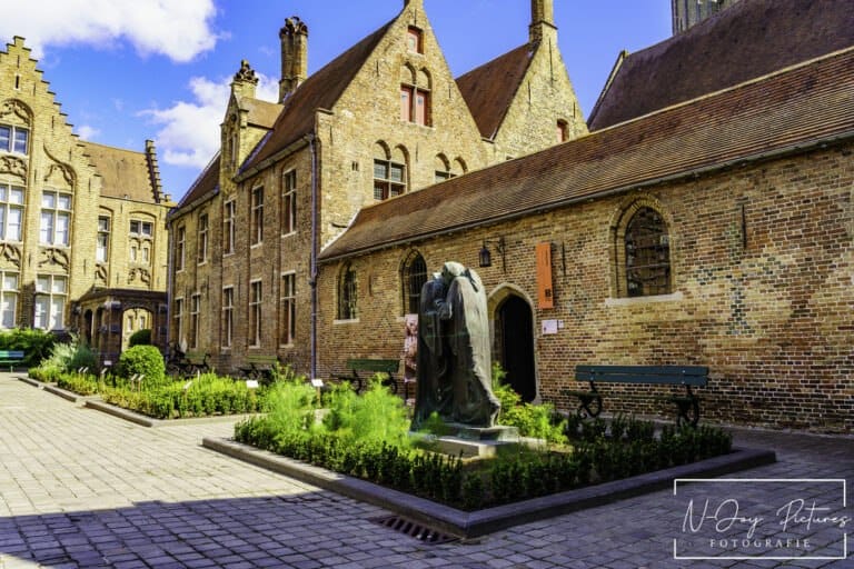 Uniek erfgoed: Sint-Janshospitaal Apotheek in Brugge. N-Joy Pictures vangt elk detail. Jouw locatie hier? Neem contact op!