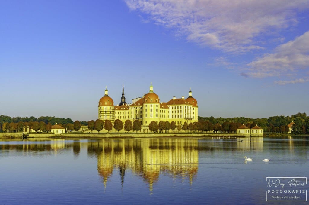 Ontdek de magie van Slot Moritzburg in betoverend licht – pure architectuurfotografie van N‑Joy Pictures Fotografie.