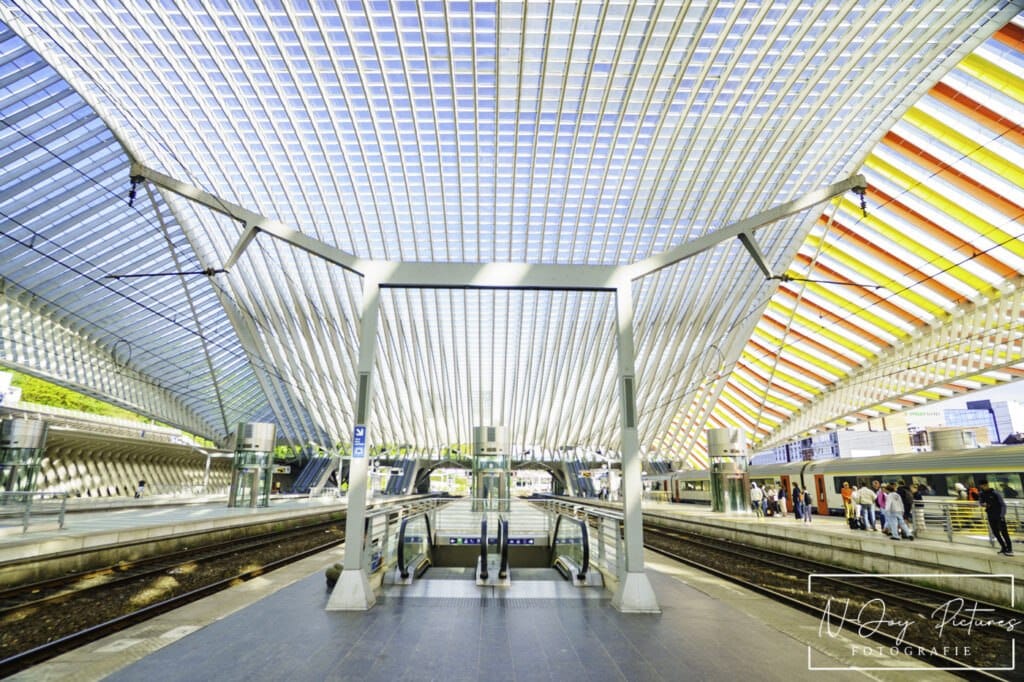 Station Luik-Guillemins: Architectonisch wonder! N-Joy Pictures vangt de futuristische lijnen. Meer modern design? Klik & ontdek!