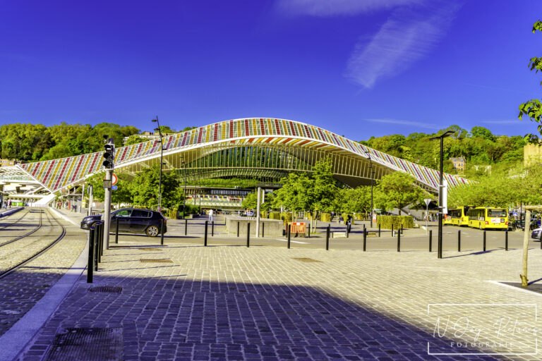 Station Luik-Guillemins: Architectonisch wonder! N-Joy Pictures vangt de futuristische lijnen. Meer modern design? Klik & ontdek!
