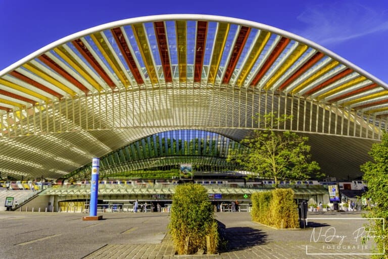 Station Luik-Guillemins: Architectonisch wonder! N-Joy Pictures vangt de futuristische lijnen. Meer modern design? Klik & ontdek!