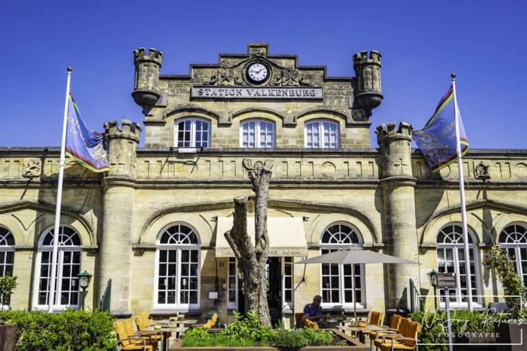 Station Valkenburg: Unieke mergelarchitectuur! N-Joy Pictures legt de charme vast. Meer zien? Klik & ontdek!