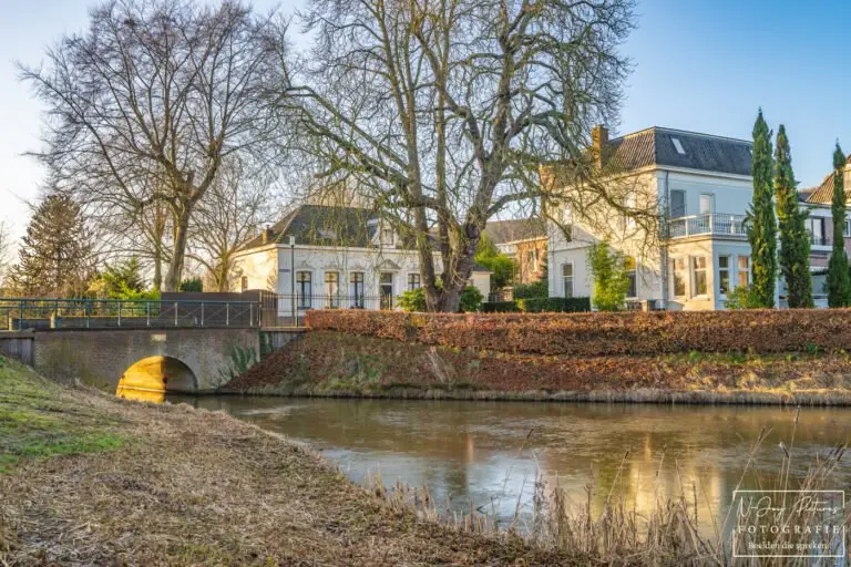 Historische stadsgracht van Groenlo in karaktervolle stadsfotografie, vastgelegd door Fotograaf Groenlo N-Joy Pictures