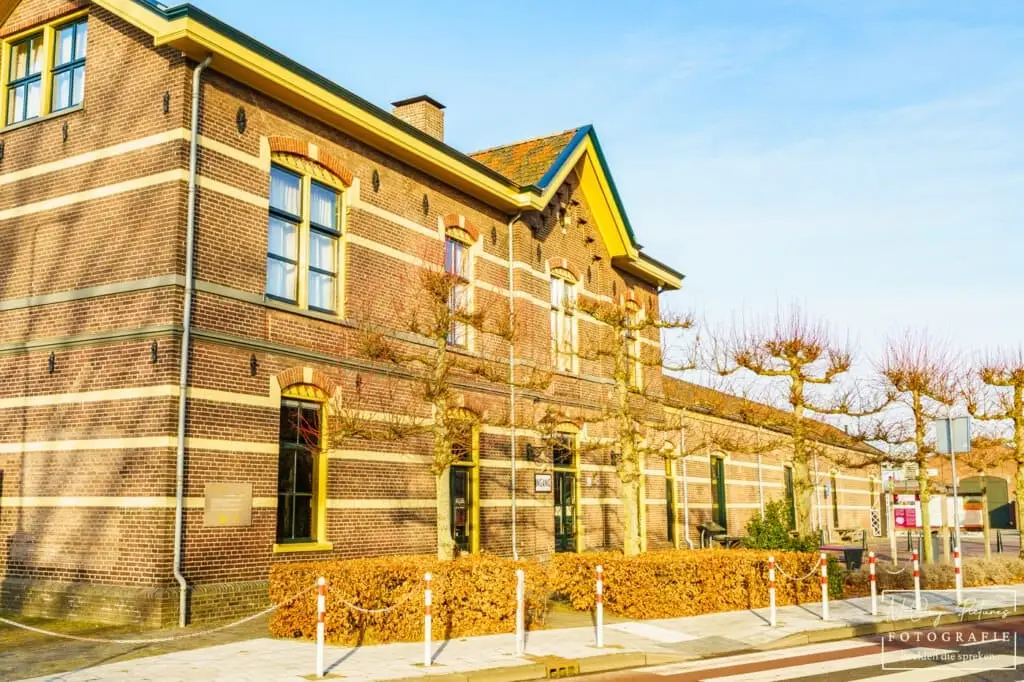 Het karaktervolle Station Haaksbergen, professioneel gefotografeerd door N-Joy Pictures. Laat jouw pand in Haaksbergen ook stralen.