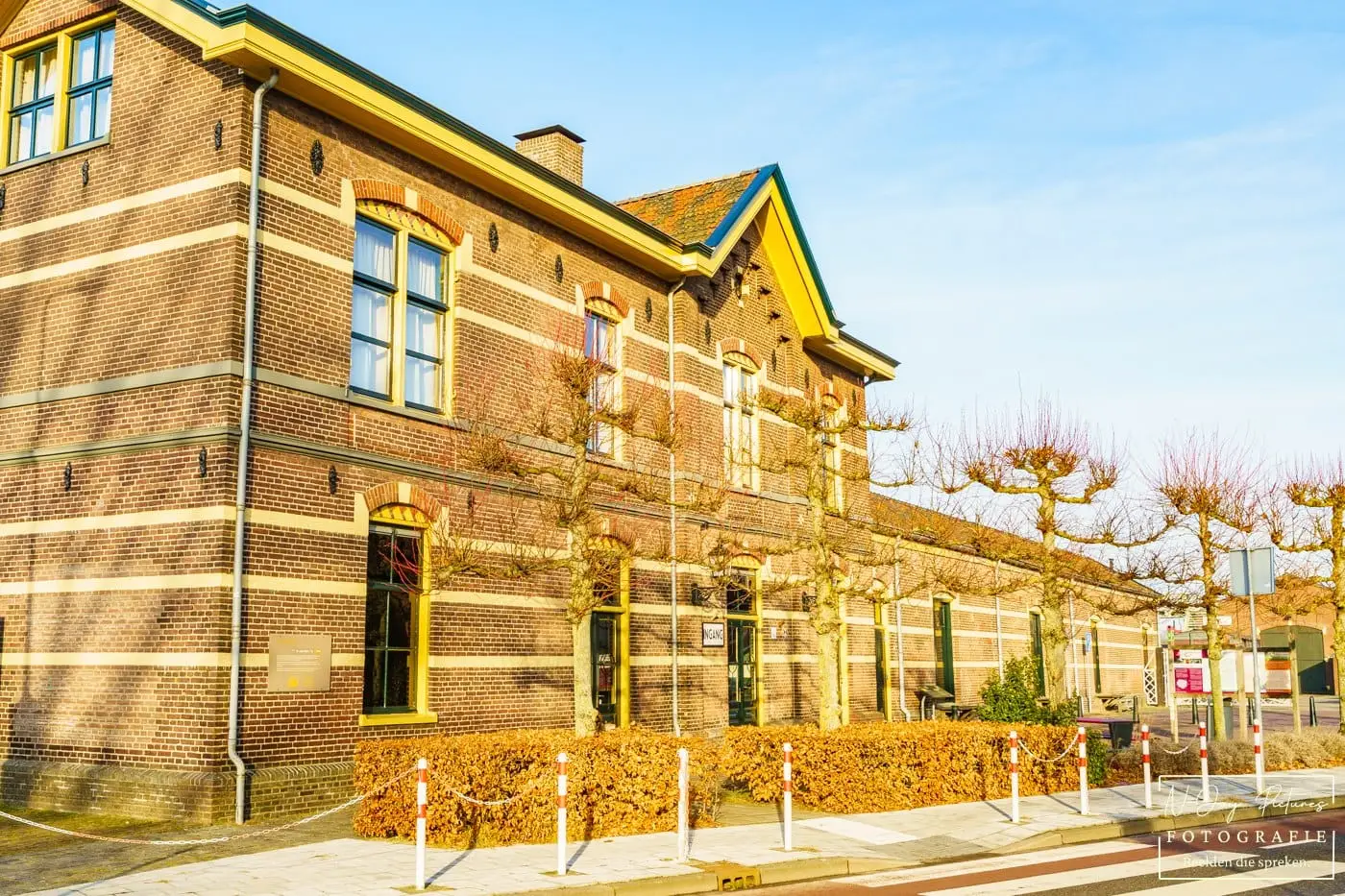 Het karaktervolle Station Haaksbergen, professioneel gefotografeerd door N-Joy Pictures. Laat jouw pand in Haaksbergen ook stralen.