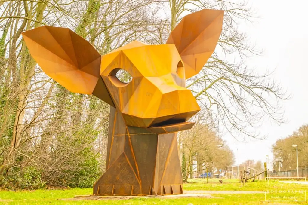 Kunst en natuur ontmoeten elkaar: stalen reeën op het Liefdespad Ruurlo, gefotografeerd door N-Joy Pictures, Fotograaf Ruurlo. Laat je verrassen.