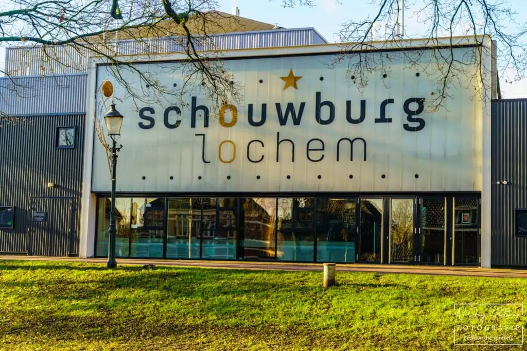 Iconische Schouwburg in hartje Lochem, krachtig in beeld gebracht met oog voor detail door N-Joy Pictures, Fotograaf Lochem.