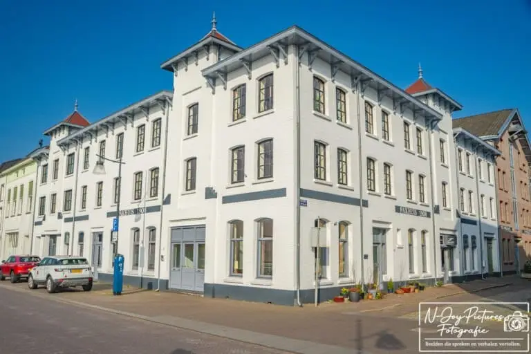 Historische pakhuis 1908 in Zutphen – sfeervolle Hanzestad architectuur, vastgelegd door N-Joy Pictures.