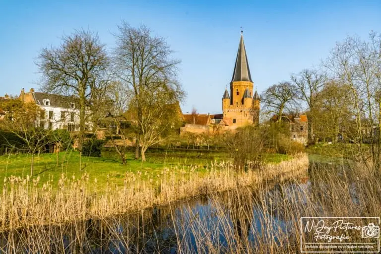 Historische stadsmuur en Drogenapstoren in Zutphen – sfeervolle Hanzestad architectuur en unieke fotolocatie in de Achterhoek, Gelderland.