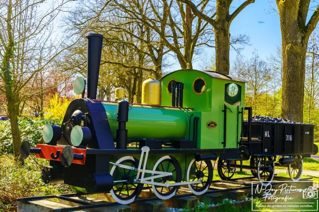 Replica van ’t Treintje Bello in Diepenheim – nostalgische spoorhistorie vastgelegd door fotograaf Diepenheim. Ontdek meer bijzondere plekken op N-Joy Pictures.