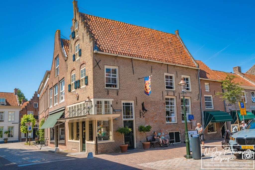 Sfeervolle Vestingstad Heusden met eeuwenoude panden, molens en historische straatjes. Ontdek deze unieke stadsfotografie en laat je inspireren.