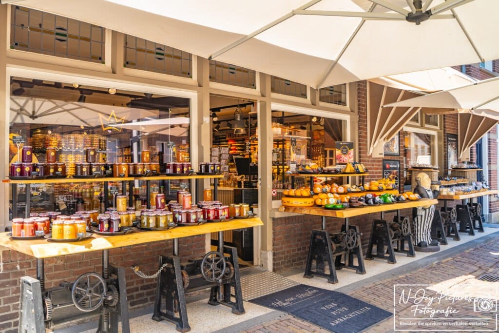 Sfeervolle Vestingstad Heusden met haven, molens, knusse winkeltjes en historische straatjes. Ontdek deze unieke stadsfotografie en laat je inspireren.