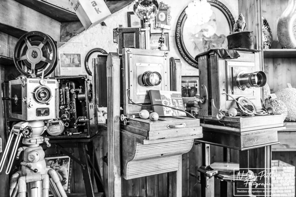 Zwart Wit Fotografie 5 Authentieke fotografica in de winkel van Roel Fokken Doesburg, tijdloos in zwart-wit. Ontdek meer unieke beelden en neem contact op.